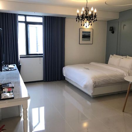Royal Hotel Jeongeup Экстерьер фото