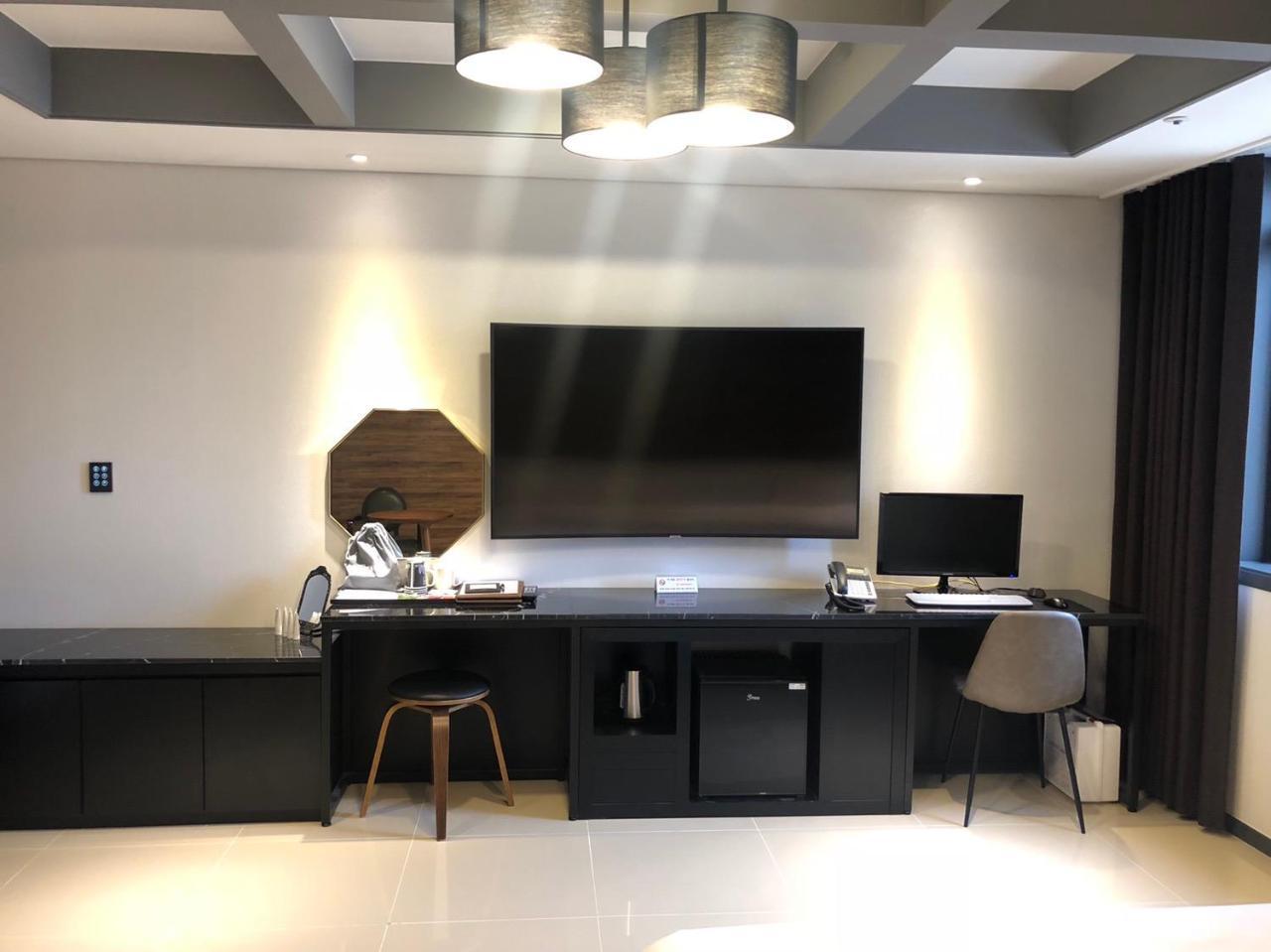 Royal Hotel Jeongeup Экстерьер фото